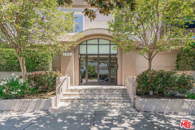 1820 S Beverly Glen Blvd #201, Los Angeles, CA 90025