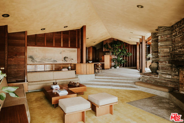 8 Sea Cove Drive, Rancho Palos Verdes CA: https://media.crmls.org/mediaz/afde2907-5fe9-4681-b0c7-9e8c0337e61a.jpg