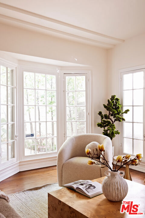 363 S Doheny Drive, Beverly Hills CA: https://media.crmls.org/mediaz/afde5a7a-aab8-494e-b420-2933bdc42d61.jpg