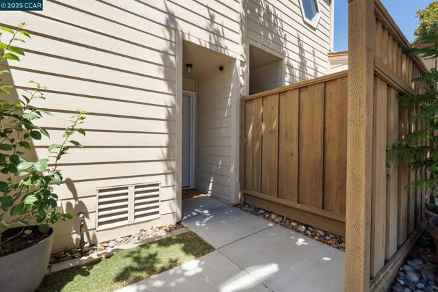 6625 Pioneer Ln, Dublin CA: https://media.crmls.org/mediaz/afde5d2d-2a98-4427-a439-0637fd4fcc7f.jpg