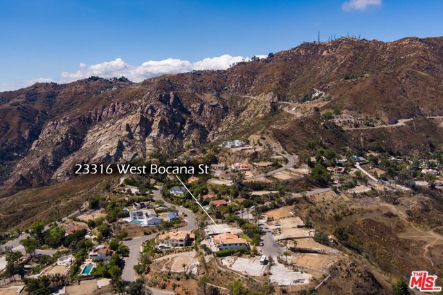 23316 W Bocana Street, Malibu CA: https://media.crmls.org/mediaz/afdf06f1-ddeb-4133-b63c-92587513984c.jpg