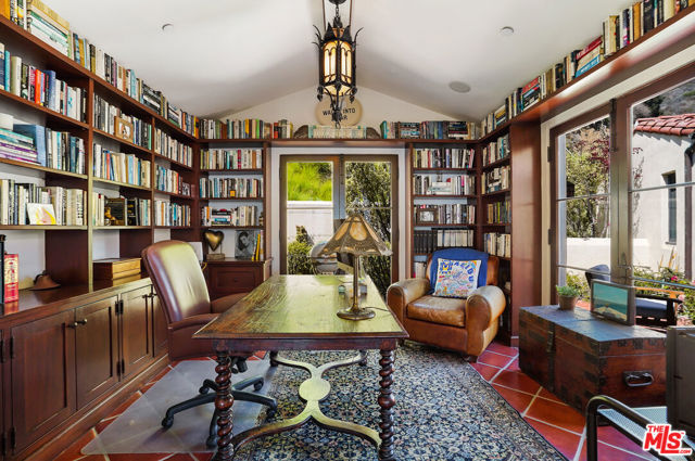 22800 Beckledge Terrace, Malibu CA: https://media.crmls.org/mediaz/afdfc384-5e21-4650-8001-bc6c525ae458.jpg