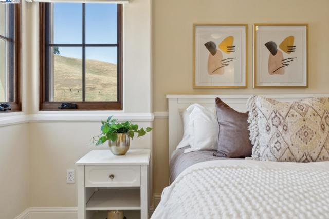 6340 Inspiration Ter, Pleasanton CA: https://media.crmls.org/mediaz/afdfee9f-6791-4dd8-a279-675b6d0a7aaf.jpg