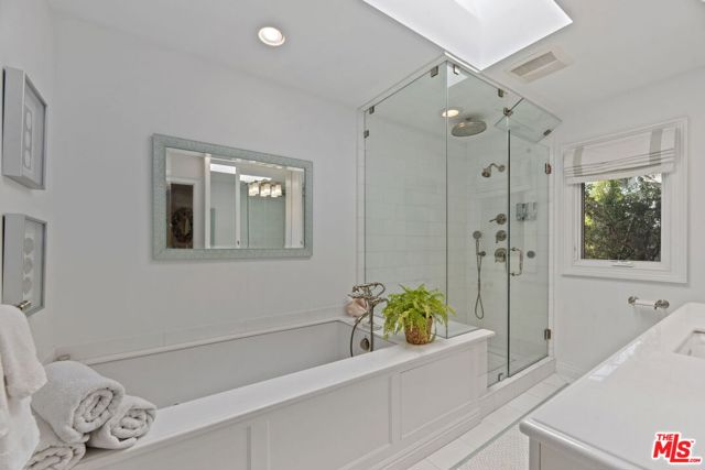 207 10th Street, Santa Monica CA: https://media.crmls.org/mediaz/afe02f3d-04da-4d5d-9b93-e8fd89387c9f.jpg