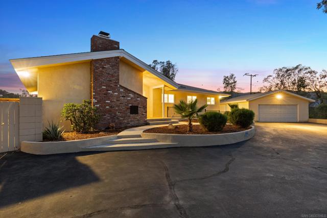 25311 Jesmond Dene Road, Escondido CA: https://media.crmls.org/mediaz/afe0ac9f-b881-4169-841d-ee6b3ae4d8b3.jpg