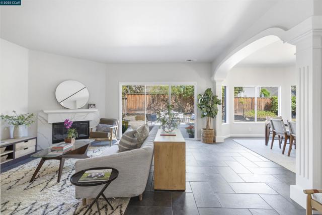 5 Stuart Place, Danville CA: https://media.crmls.org/mediaz/afe0b42c-c19b-4a51-a1ed-66d42fc92afa.jpg