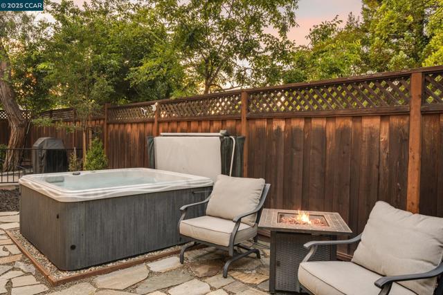 200 Hat Creek Ct, San Ramon CA: https://media.crmls.org/mediaz/afe0d32a-b385-47a6-b708-04752bd9c5a7.jpg