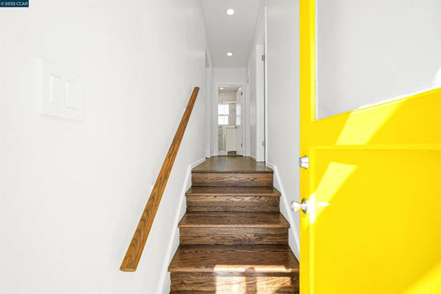 2718 Carmel St, Oakland CA: https://media.crmls.org/mediaz/afe22bcb-93ea-4693-97b5-930d3b16cee2.jpg