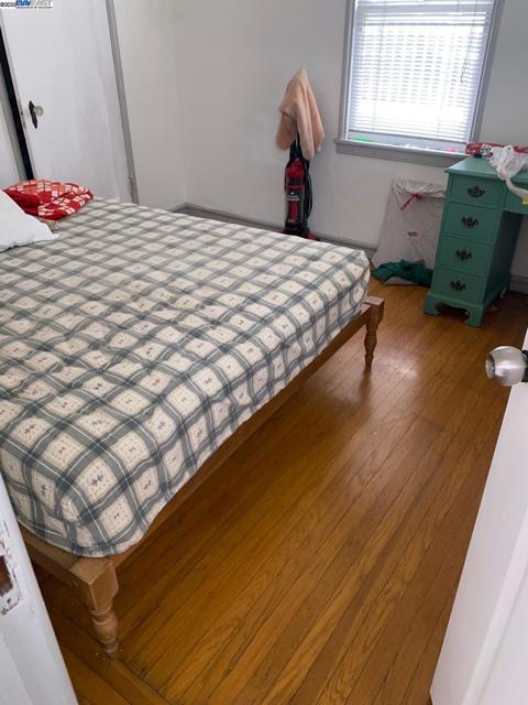 22234 Prospect St, Hayward CA: https://media.crmls.org/mediaz/afe237aa-7db4-4c61-96cc-afc630f69620.jpg