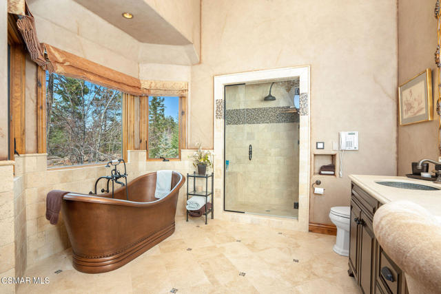 32310 Hummingbird Court, Running Springs CA: https://media.crmls.org/mediaz/afe29934-9f08-4a18-bd83-5b9e7dd0a8ea.jpg