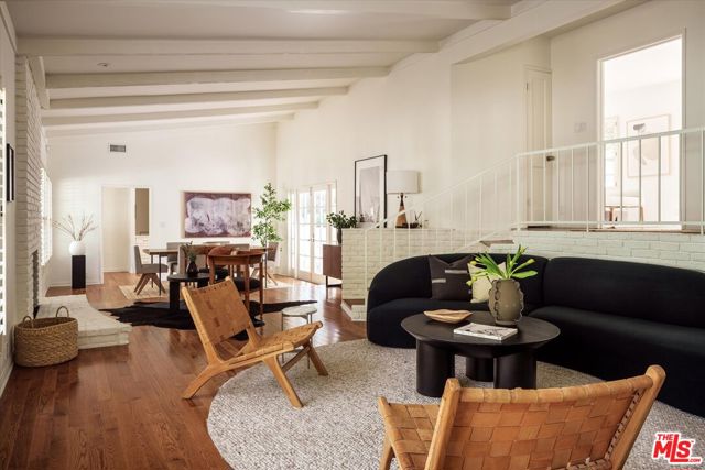 5657 Valley Oak Drive, Los Angeles CA: https://media.crmls.org/mediaz/afe2b8b0-5ae6-4045-8448-ee51239552f9.jpg