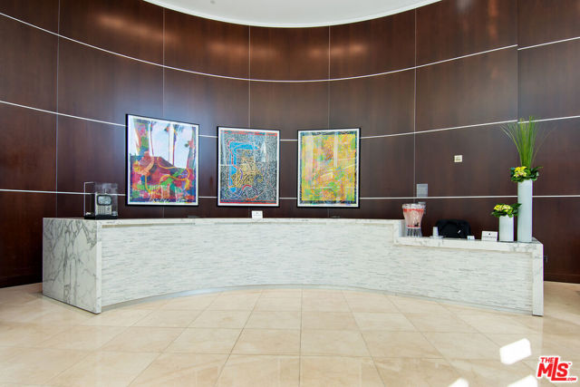 13700 Marina Pointe Drive, Marina del Rey CA: https://media.crmls.org/mediaz/afe2c484-ade7-4f35-9250-59c1f9c575c0.jpg