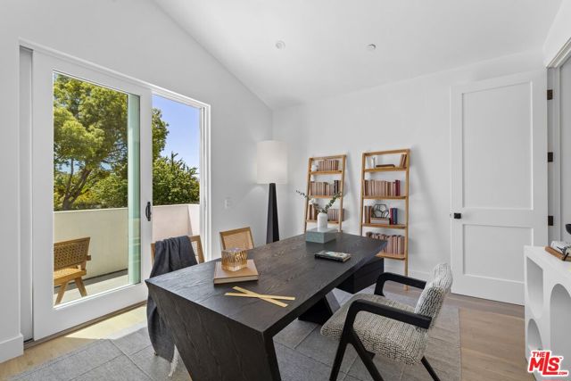 2590 Amherst Avenue, Los Angeles CA: https://media.crmls.org/mediaz/afe36382-bdef-462d-ac35-c2161bc51de5.jpg