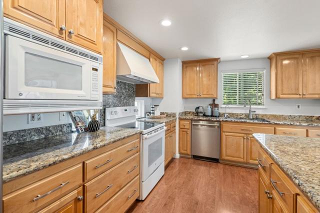 2834 Welk Cmn, Fremont CA: https://media.crmls.org/mediaz/afe3b992-0a45-4125-b449-453b37f45306.jpg