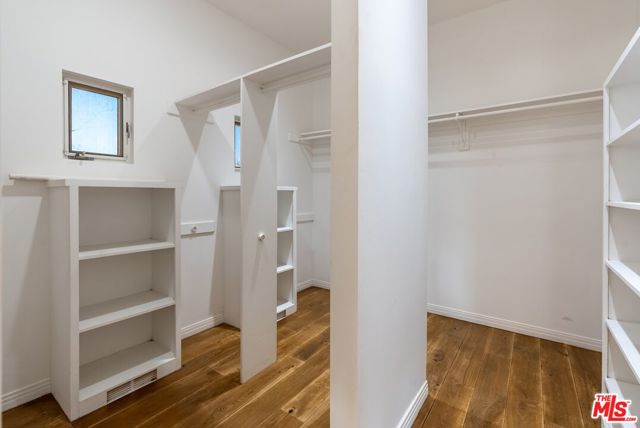 21965 Saddle Peak Road, Topanga CA: https://media.crmls.org/mediaz/afe3e353-7794-496d-9eea-a959c623831c.jpg
