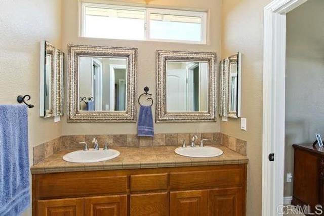 30427 Circle R Lane, Valley Center CA: https://media.crmls.org/mediaz/afe3fb70-bc23-4427-835f-d7654d42bffa.jpg