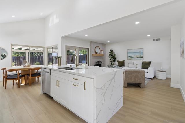 12880 War Horse St, San Diego CA: https://media.crmls.org/mediaz/afe4362d-a076-4eb4-b712-2df475580b76.jpg