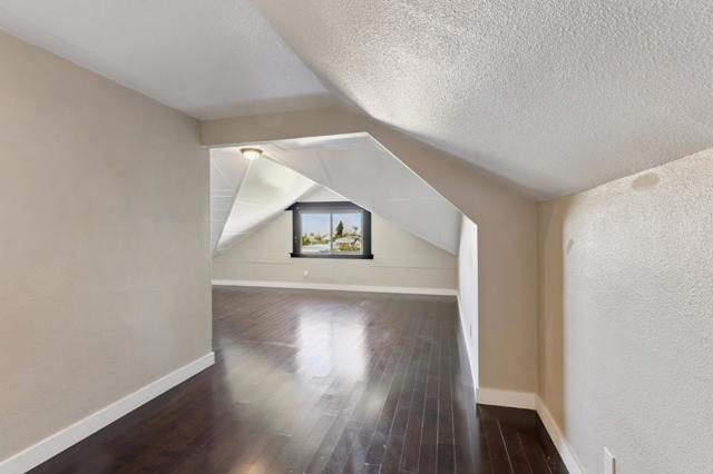 2521 Grande Vista Avenue, Oakland CA: https://media.crmls.org/mediaz/afe4f7d3-35a2-4129-8daf-5e6e0022ddd0.jpg