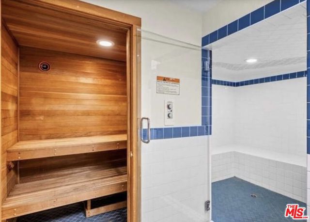 8180 Manitoba Street, Playa del Rey CA: https://media.crmls.org/mediaz/afe51c7e-f830-4974-bdb7-5c3534c0bb8f.jpg