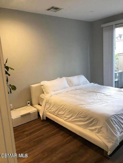 4895 Santo Drive, Oak Park CA: https://media.crmls.org/mediaz/afe5ac27-6538-42c1-8e76-1e35051e6171.jpg