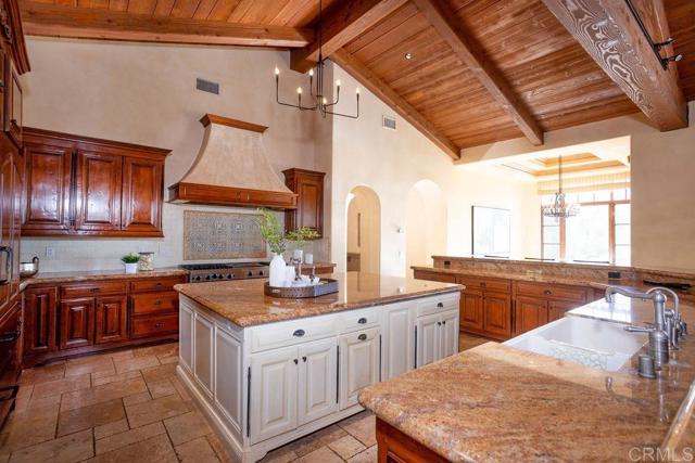 Detail Gallery Image 7 of 14 For 4860 Rancho Verde Trail, San Diego,  CA 92130 - 5 Beds | 5/2 Baths