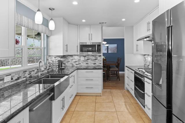 Detail Gallery Image 6 of 38 For 2075 Pierce Ct, El Cajon,  CA 92019 - 4 Beds | 3 Baths