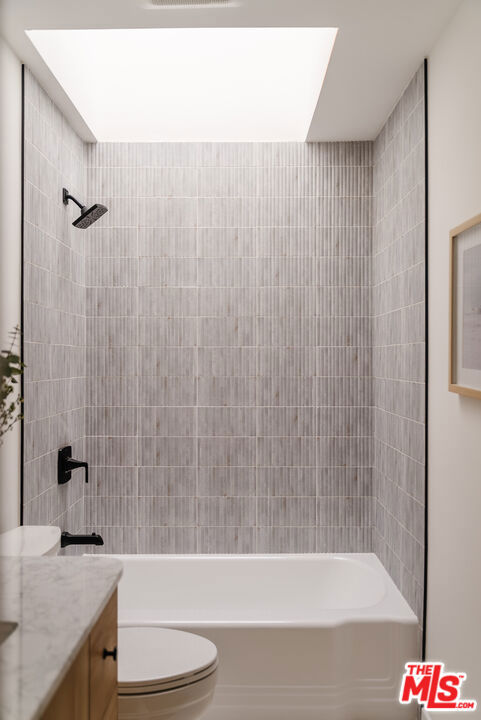 3501 Hillcrest Drive, Los Angeles CA: https://media.crmls.org/mediaz/afe6edcf-42f1-497d-b789-3f80e87fbf5c.jpg