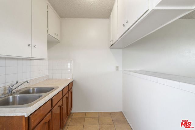 11204 S Broadway, Los Angeles CA: https://media.crmls.org/mediaz/afe766d8-8174-4660-aa25-8bc4906266f9.jpg