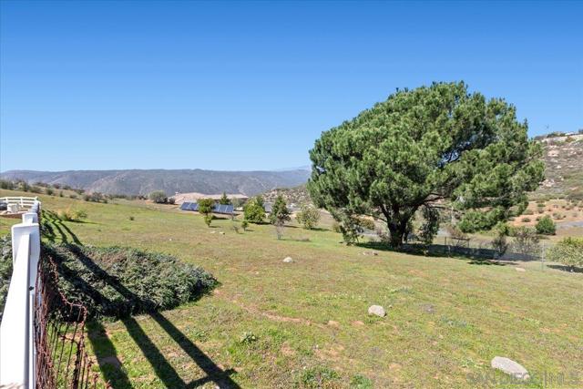 20403 Rancho Villa Rd, Ramona CA: https://media.crmls.org/mediaz/afe7778e-5fe2-44b0-83bd-04da3f23f5a6.jpg