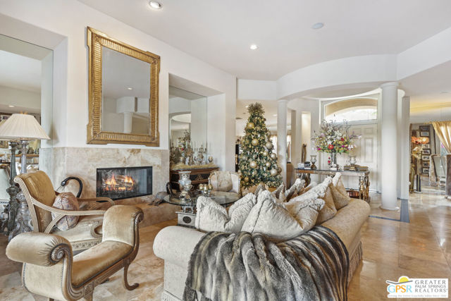 18 Calais Circle, Rancho Mirage CA: https://media.crmls.org/mediaz/afe7d693-8bf7-4f51-8d2d-52160350f009.jpg