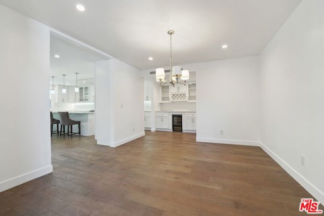 5114 Cedros Avenue, Sherman Oaks CA: https://media.crmls.org/mediaz/afe81b7a-1fc7-4ef3-aaea-7cddb1775712.jpg