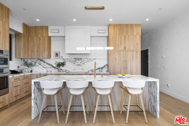 812 W Avenue 37, Los Angeles CA: https://media.crmls.org/mediaz/afe83599-c5b0-43f4-b754-9936a9ed19cb.jpg