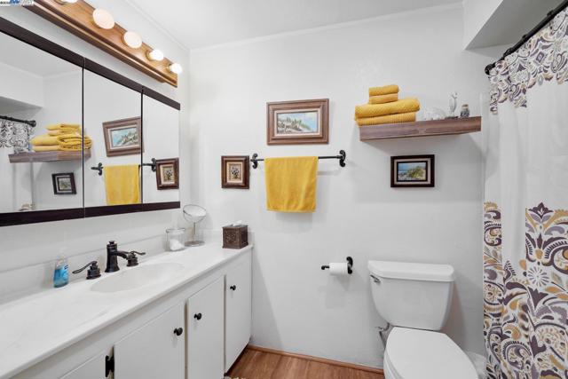 21083 Gary Dr, Hayward CA: https://media.crmls.org/mediaz/afe8ddcd-eb09-4830-ac94-4c90336c9d30.jpg