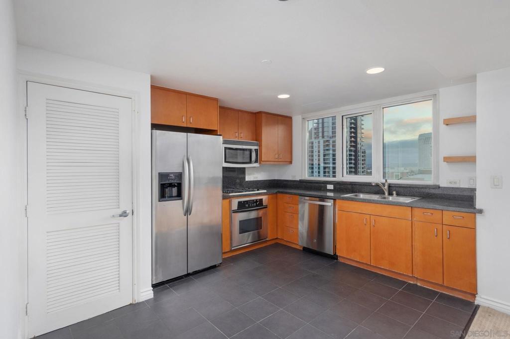 875 G St. - photo 5