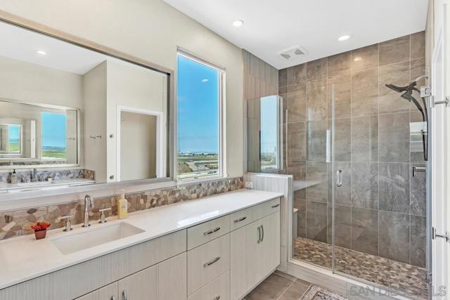 722 Anchor Ct, Chula Vista CA: https://media.crmls.org/mediaz/afe95e64-8b58-4741-98c7-3c04774f66e0.jpg