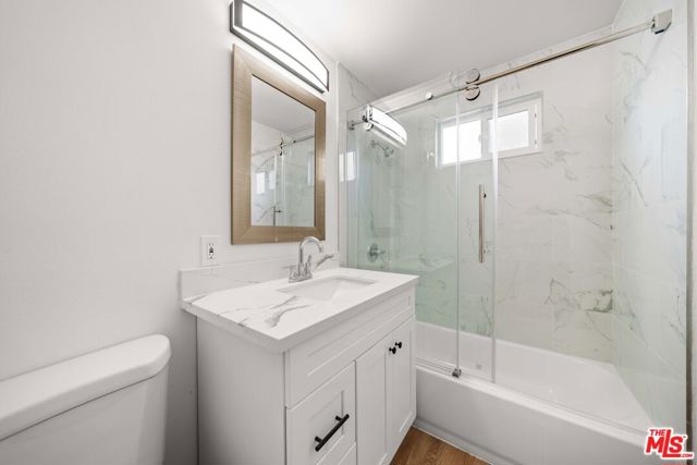 4325 W 58th Place, Los Angeles CA: https://media.crmls.org/mediaz/afe966f3-3171-47a5-891d-7d1a62602511.jpg