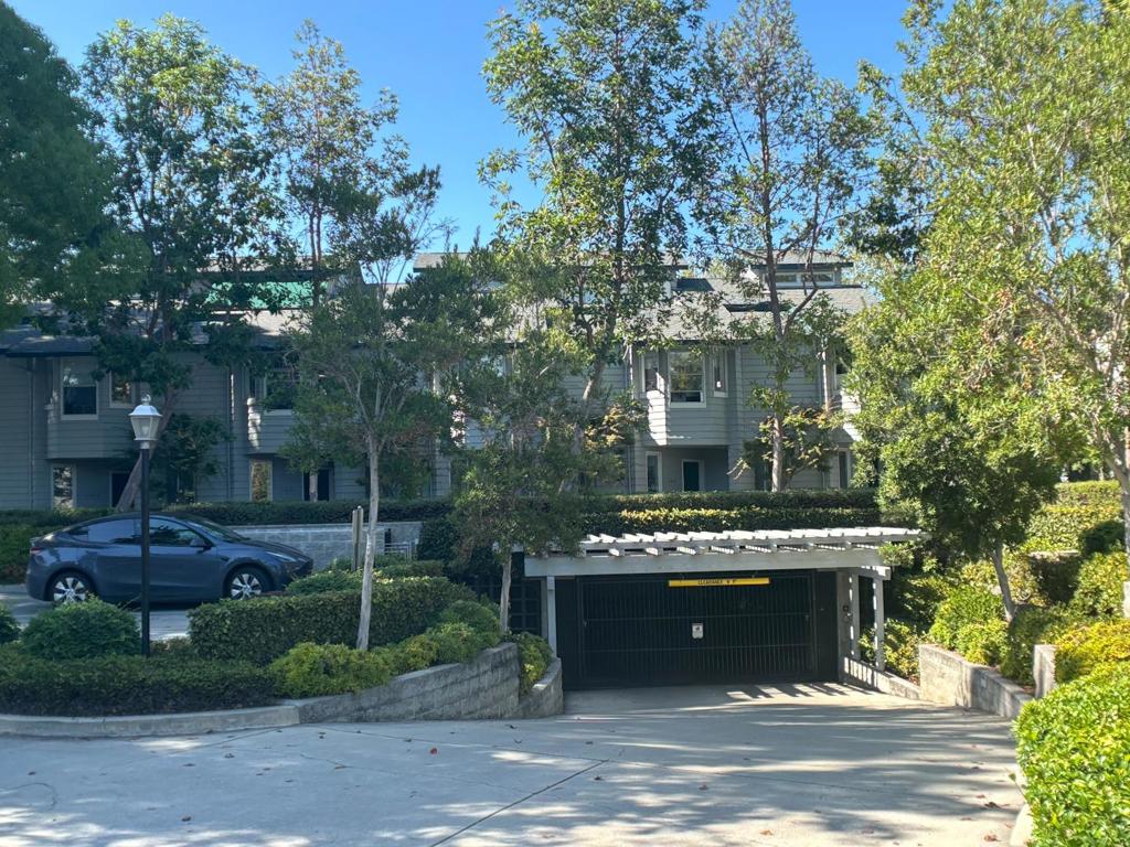 731 Loma Verde Avenue #G