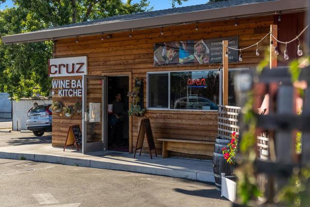 721 Paradiso Court, Soquel CA: https://media.crmls.org/mediaz/afe9b652-685b-40b5-aaab-a516f99f1be2.jpg