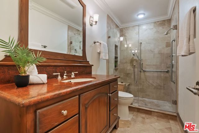 1011 5th Street, Santa Monica CA: https://media.crmls.org/mediaz/afea1254-2fa0-4018-8b73-fd5a3a2982cc.jpg