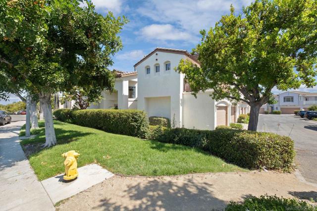 10960 Ivy Hill Dr, San Diego CA: https://media.crmls.org/mediaz/afeae7d4-70ca-4fbb-8099-3b171e3a6ca3.jpg