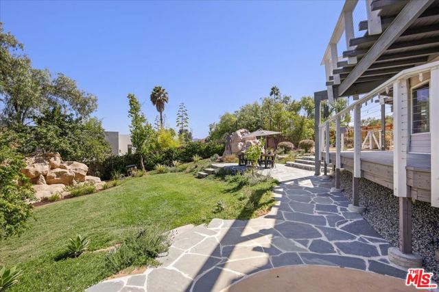 1746 Deerhill Trail, Topanga CA: https://media.crmls.org/mediaz/afec00b6-17f4-42d4-80dd-2333c5b14850.jpg