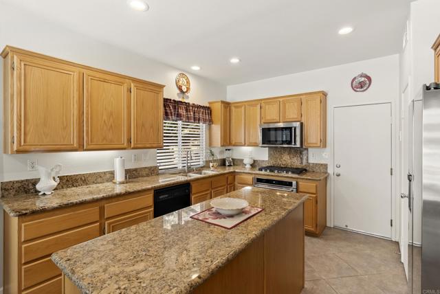 1222 N Creekside Drive, Chula Vista CA: https://media.crmls.org/mediaz/afec07ec-a391-4c5b-9da0-cb8c659bb345.jpg