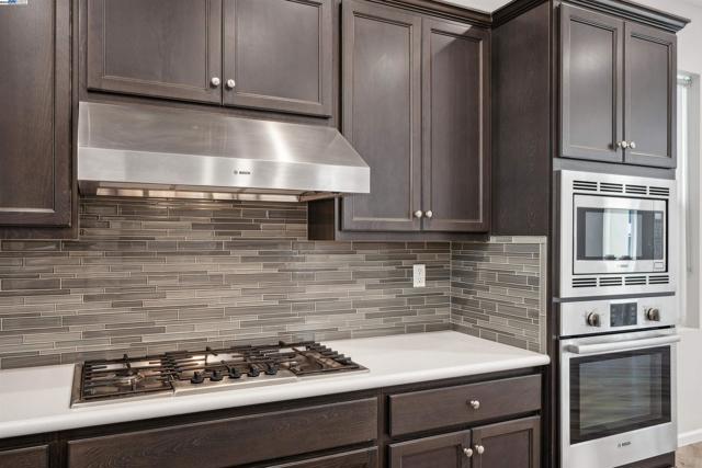 5813 Huntley Ave, Dublin CA: https://media.crmls.org/mediaz/afec107e-9cf7-40cb-80b0-56fa7526eda7.jpg