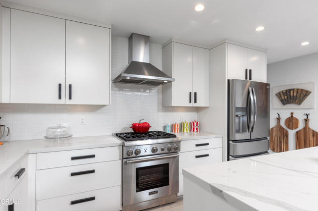 354 Glenullen Drive, Pasadena CA: https://media.crmls.org/mediaz/afec196e-7dbb-4618-b596-5ee7219b94ef.jpg