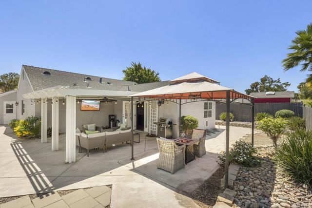 724 Hollowglen Road, Oceanside CA: https://media.crmls.org/mediaz/afec3bbb-dbab-4f94-860b-aa06d53920c4.jpg