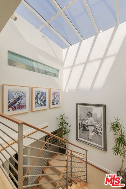 1573 Sunset Plaza Drive, Los Angeles CA: https://media.crmls.org/mediaz/afec775b-8524-4e78-8976-a086c933698a.jpg