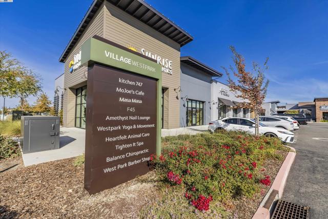 2024 Honey Church Pl, Roseville CA: https://media.crmls.org/mediaz/afec8b32-a025-48fb-ade9-9771d2b9ac55.jpg