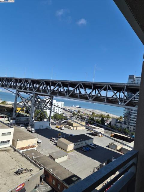 400 Beale St, San Francisco CA: https://media.crmls.org/mediaz/afecaa7c-354f-418e-8851-6ed723c294f2.jpg