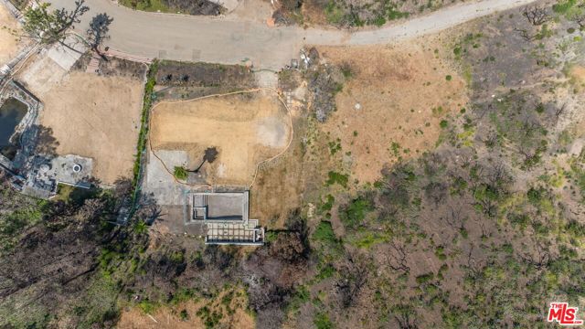 1228 Las Lomas Place, Pacific Palisades CA: https://media.crmls.org/mediaz/afecb09c-db94-40bd-a019-a448d51ad57c.jpg