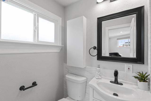 36523 Cherry St, Newark CA: https://media.crmls.org/mediaz/afed6aee-6d3e-4249-9703-c07855465d9e.jpg